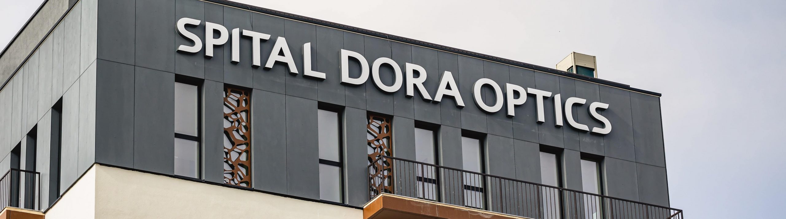 A Dora Optics megnyitotta nemzetközi szabványoknak is megfelelő magánkórházát